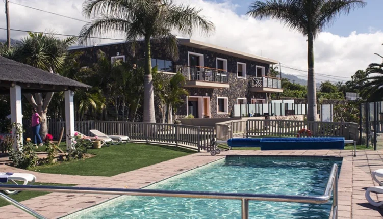 Alojamientos-vacacionales-tenerife-con-piscina