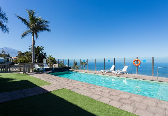 Private apartment with pool on the north coast of tenerife